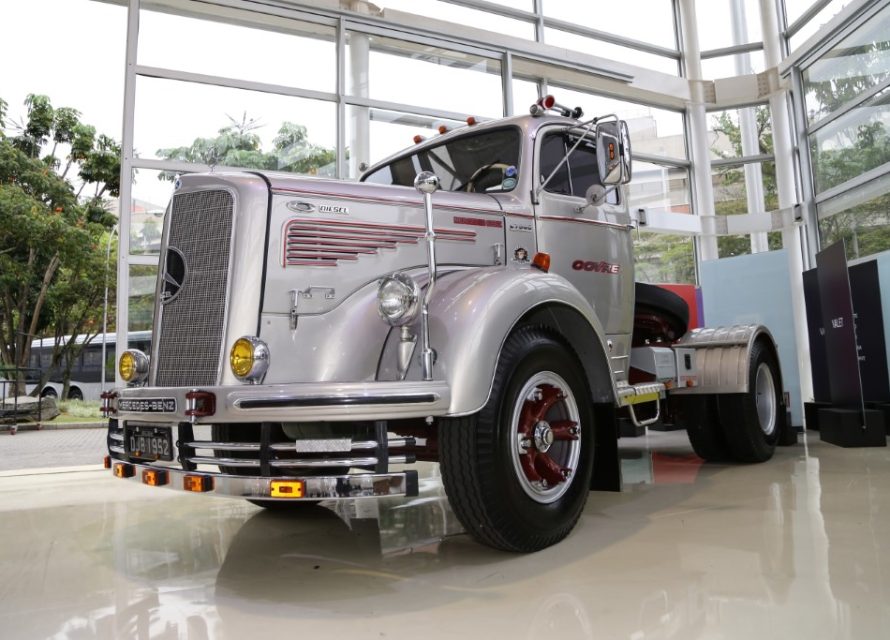 MERDECES BENZ - 60 ANOS - THE FRONT - by Bruna Gobbi -6775